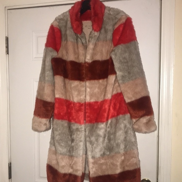 Eva Mendes faux fur coat - Picture 2 of 5